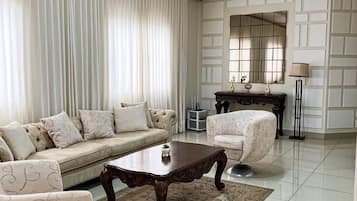 Apartment | Living area | Flat-screen TV