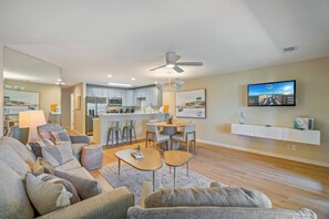 TV - Seascape Boardwalk Villa 277*5 minute walk to beach! (Miramar Beach)