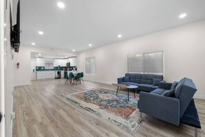 Living area - Spacious Escondido Retreat (Escondido)