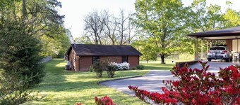 Cozy Casita with sunroom on peaceful acreage - 10 min to downtown Knoxville