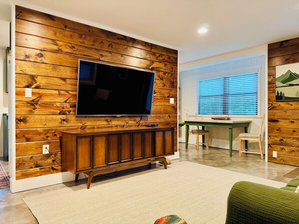 Smart TV, reproductor de DVD, libros