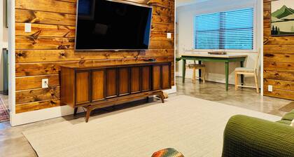 Cozy Casita with sunroom on peaceful acreage - 10 min to downtown Knoxville