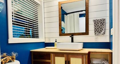 Cozy Casita with sunroom on peaceful acreage - 10 min to downtown Knoxville