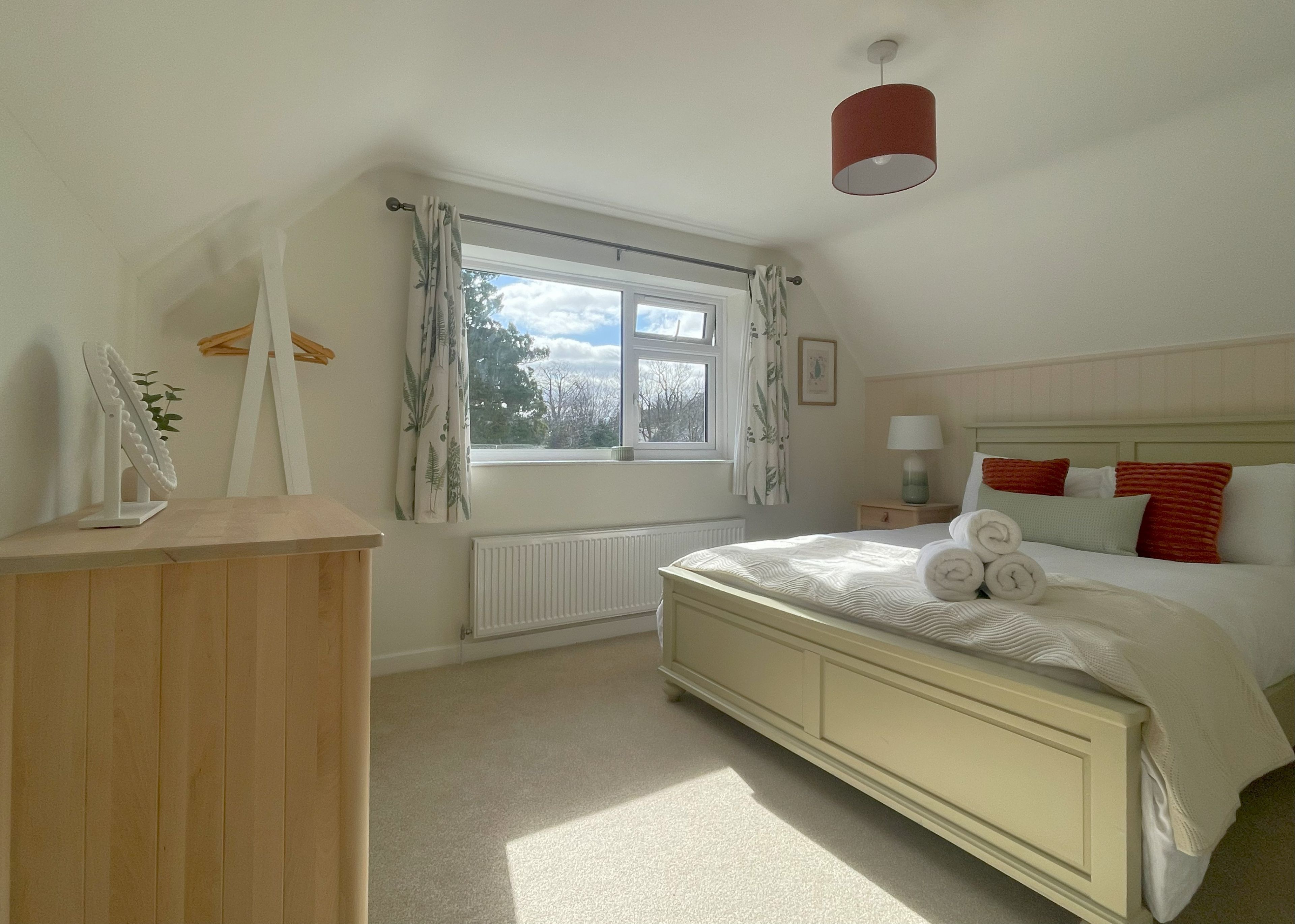 4 bedrooms, iron/ironing board, free WiFi, bed sheets