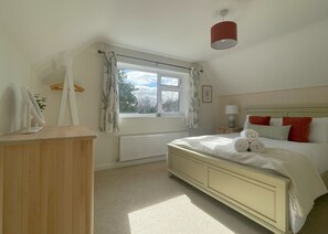 4 bedrooms, iron/ironing board, free WiFi, bed sheets