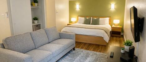 Tabla de planchar con plancha, wifi, ropa de cama