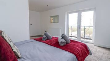 4 habitaciones, decoración personalizada y muebles diferentes