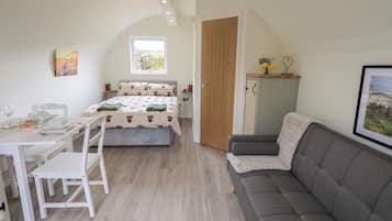 1 dormitori, decoració individual i mobiliari individual