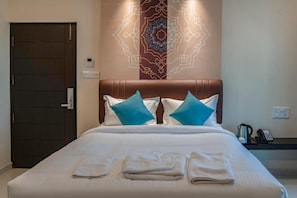 Economy Double Room | In-room safe, desk, blackout drapes, soundproofing