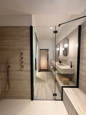 Shower, hair dryer, bidet, towels - Prestigious apartment in republic (Firenze)