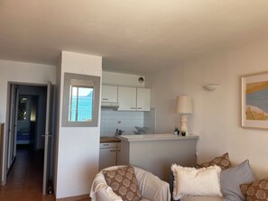 Interior - New waterfront apartment for rent (Saint-Cyr-sur-Mer)