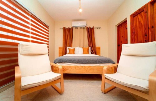 Danshari Room B-1 (Free-Parking) Malecon-Beaches 10 minutes away