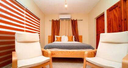 Danshari Room B-1 (Free-Parking) Malecon-Beaches 10 minutes away