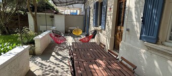 Character house with wooded garden in Avignon