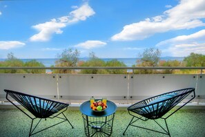 Property grounds - Vouliagmeni Kavouri Beachfront Apartment (Vouliagmeni)