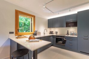 Coffee/tea maker, fridge, microwave, oven - Rum Doodle - Charming apartment in Serre Chevalier (Saint Chaffrey)