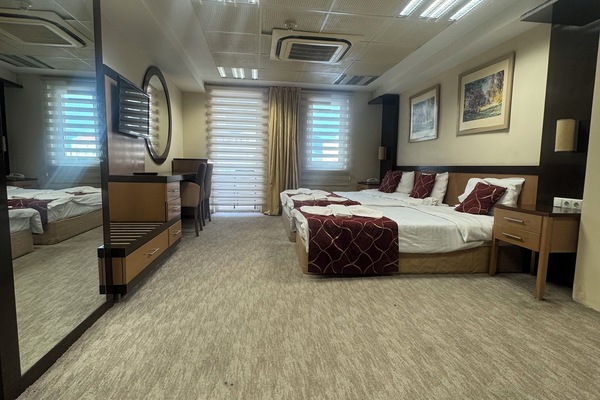 Standard Twin Room, Balcony for max. 3 people | Minibar, desk, laptop workspace, soundproofing