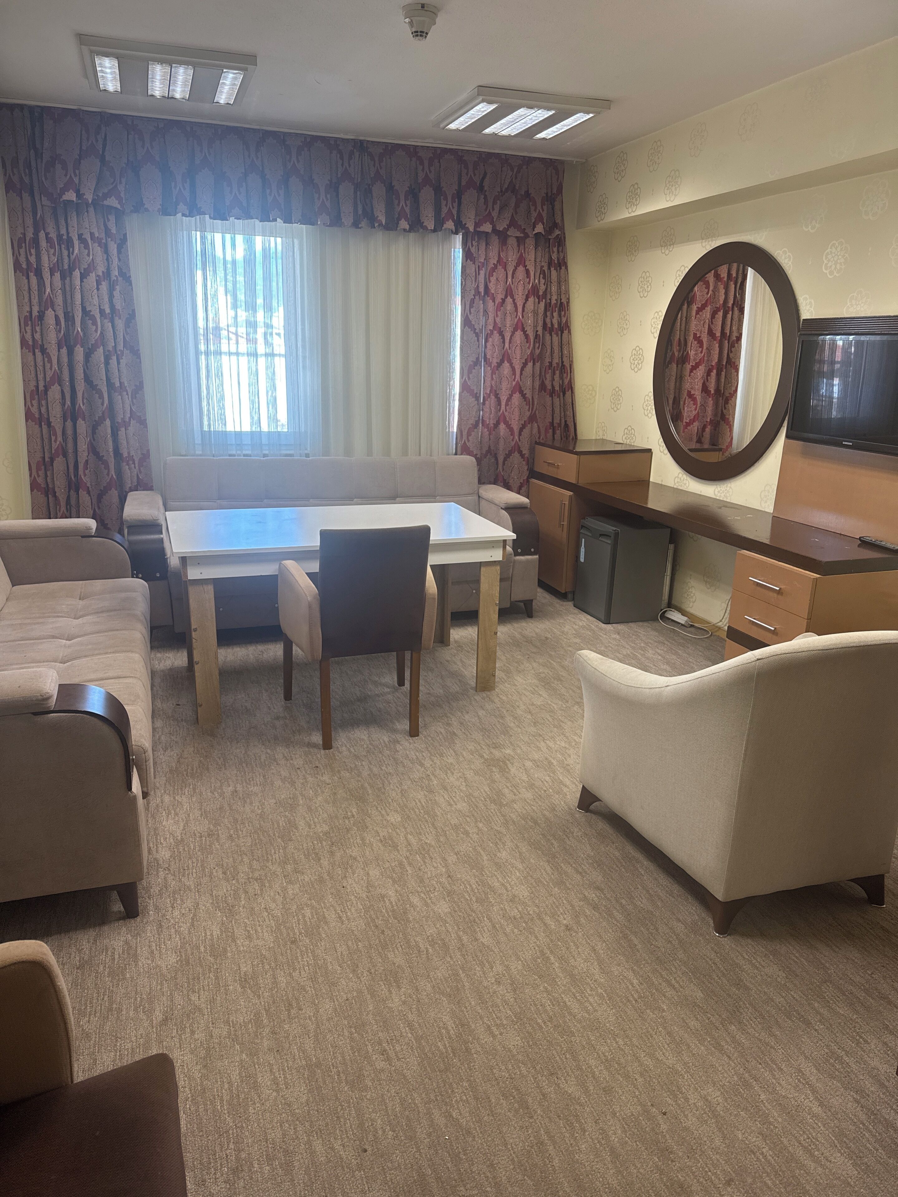 Standaard appartement | Een minibar, een bureau, een laptopwerkplek, gratis wifi