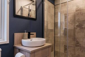 Shower, towels, soap, toilet paper - Relax at Riverwood (Arbroath)