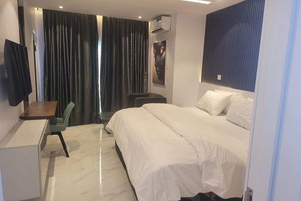 3 bedrooms, desk, iron/ironing board, WiFi