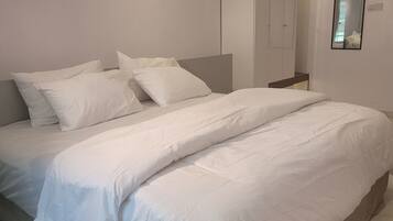 3 bedrooms, desk, iron/ironing board, WiFi