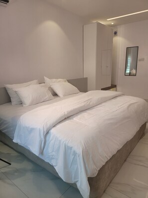 3 bedrooms, desk, iron/ironing board, WiFi