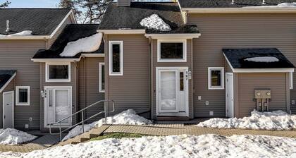 Quaint townhome with WiFi in charming Ellicottville