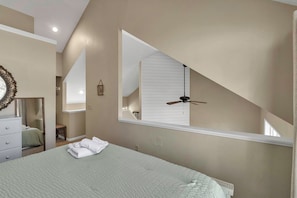3 chambres, fer et planche à repasser, Wi-Fi, draps fournis