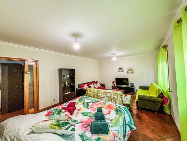 3 chambres, fer et planche Ă repasser, Wi-Fi, draps fournis