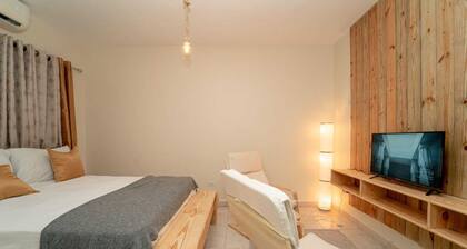 Danshari Room B-2 (Parking-Breakfast included) Malecon-Beaches 10 minutes away