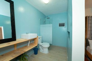 Suihku, pyyhkeet, saippua, vessapaperi