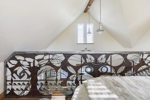 Iron/ironing board, internet, bed sheets