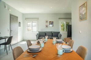 Dining - Το Serenite Maison είναι στη Λευκίμμη και απέχει 2,7 χλμ από Παραλία Αλυκές. (Λευκίμμη Κέρκυρα)