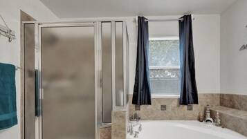 Jetted tub
