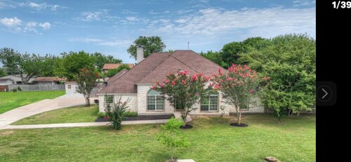 This beautiful Charming 3-bedroom house with WiFi, AC in lovely San Marcos