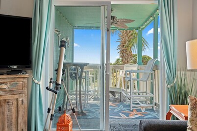 Oceanfront WC Villa-Pool, Corner Balcony, King Bed