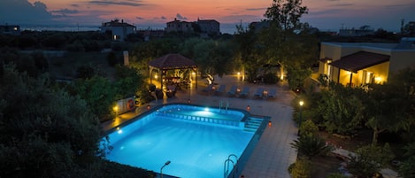Piscina all'aperto, una piscina riscaldata