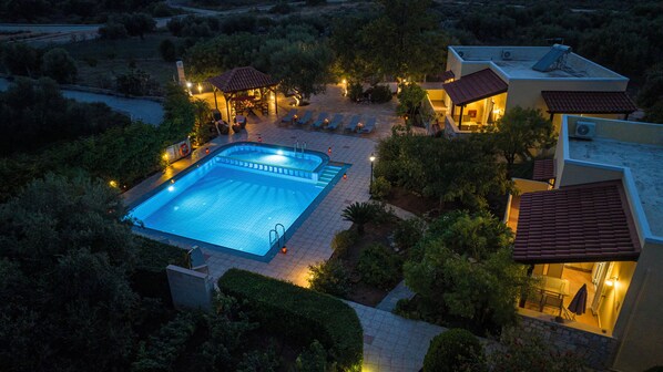 Piscine extérieure, piscine chauffée