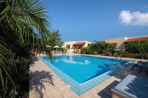 Piscina all'aperto, una piscina riscaldata