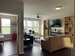 Smart TV y chimenea
