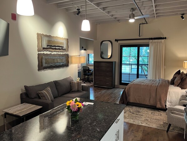 1 Schlafzimmer, BĂŒgeleisen/BĂŒgelbrett, WLAN, BettwĂ€sche