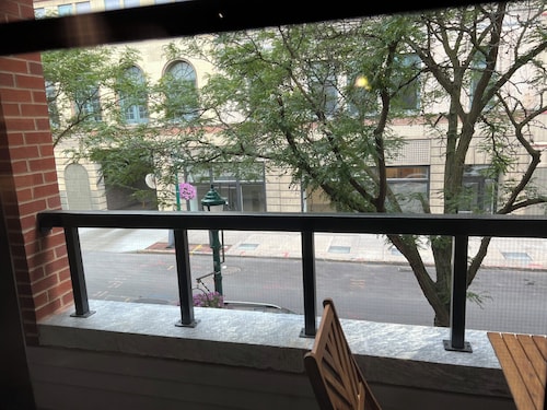 Beautiful Suite with Balcony overlooking Warren St in Syracuse