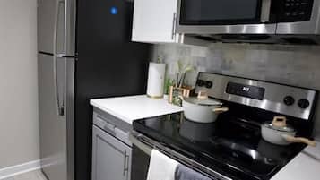 Cookware/dishes/utensils