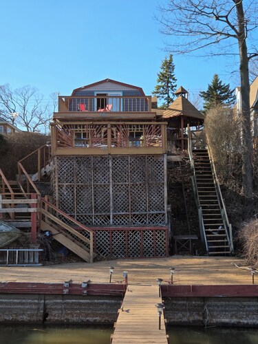 Charming 4-bedroom cottage on peaceful Sunset Island