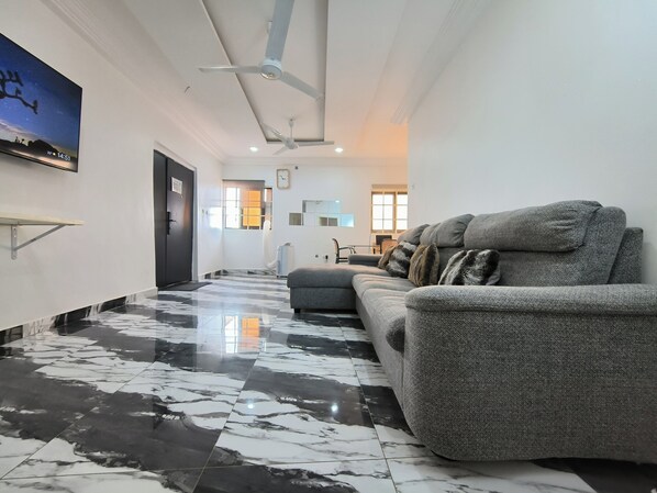 スマートテレビ、DVD プレーヤー、ステレオ