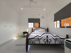 2 bedrooms, desk, iron/ironing board, free WiFi