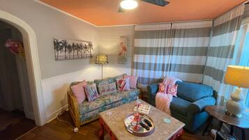 Economy Condo, 1 Bedroom, Non Smoking | Living room | TV