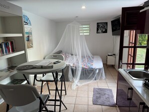 1 chambre, fer et planche à repasser, Wi-Fi gratuit, draps fournis