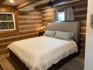 2 bedrooms, desk, WiFi, bed sheets