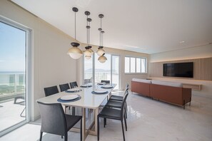 Apartment | Dining room - Cf04 Praia do Forte Cobertura frente mar (Cabo Frio)